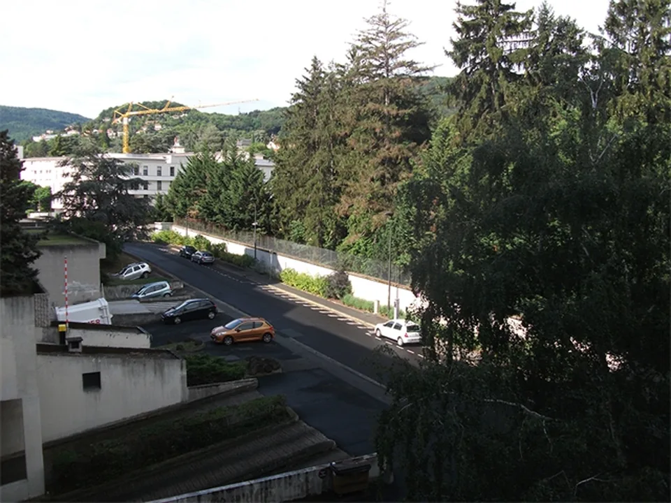 Location Résidence Les Jardins d'Europe 5 Avenue Valéry Giscard d'Estaing CHAMALIERES - Immobiliere Coulon - photo 9