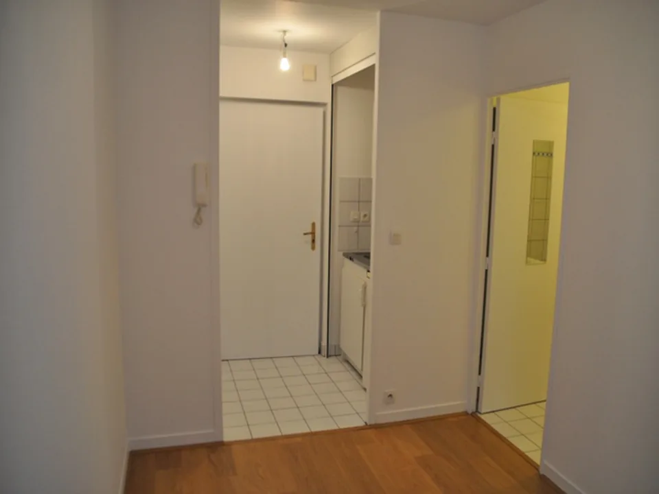 Location Résidence Le 9 Bd Pasteur 9 boulevard Pasteur CLERMONT-FERRAND - Immobiliere Coulon - photo 2